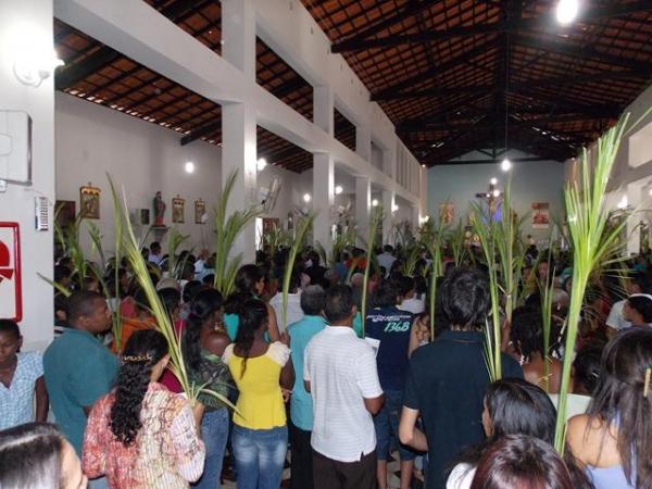 Procissão e missa do Domingo de Ramos abrem Semana Santa em Batalha - PI - Imagem 3