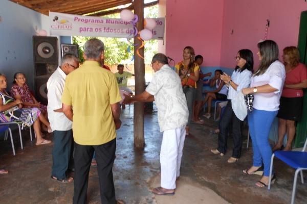 A Prefeita de Currais Claudia Lobo Promove mais um encontro dos idosos no CRAS,   - Imagem 14