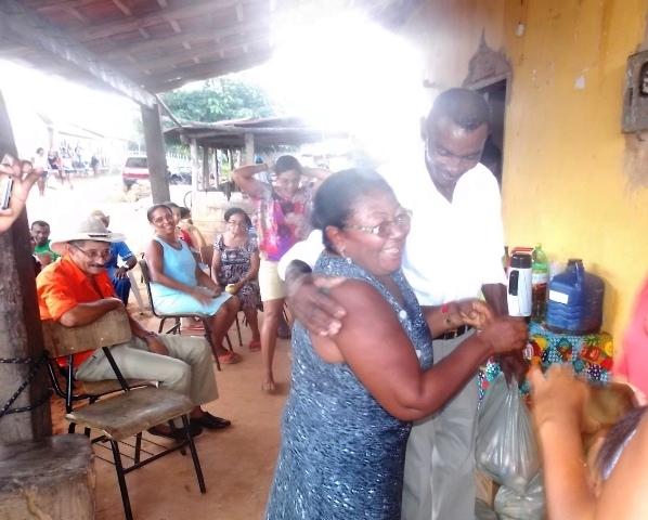 Vice-prefeito mantém a tradição de distribuição de cestas básicas na semana santa. - Imagem 9