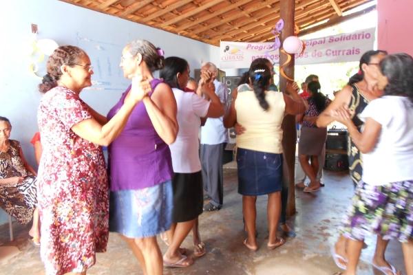 A Prefeita de Currais Claudia Lobo Promove mais um encontro dos idosos no CRAS,   - Imagem 3