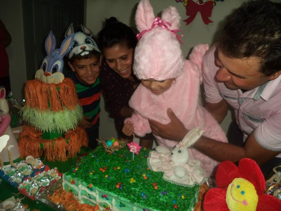 A pequena Isabella de Lys completa seus três anos de vida com uma bela festa