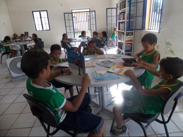 Escola municipal realiza semana da leitura - Imagem 12