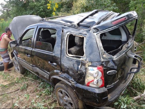Carro capota e deixe um gravemente ferido em São Miguel do Tapuio  - Imagem 2