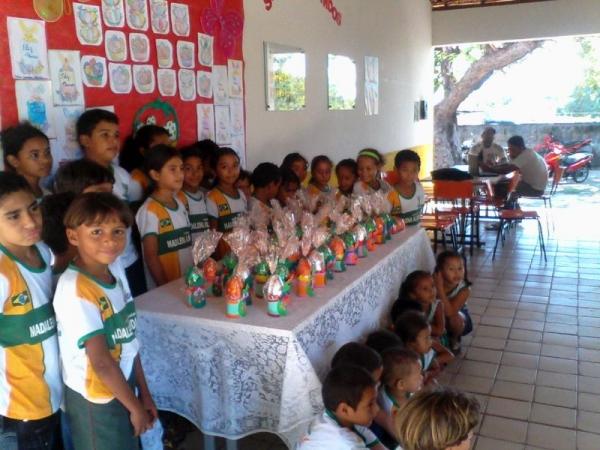 Prefeito Zé Resende participa de Festa da Páscoa em escolas municipais - Imagem 3