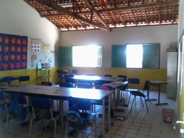 Prefeito Zé Resende participa de Festa da Páscoa em escolas municipais - Imagem 4