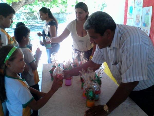 Prefeito Zé Resende participa de Festa da Páscoa em escolas municipais - Imagem 6