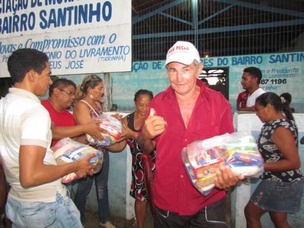 Prefeitura realiza entrega de cestas básicas - Imagem 5