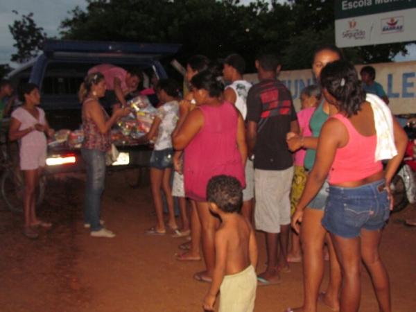 Prefeitura realiza entrega de cestas básicas - Imagem 25