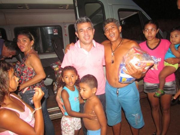 Prefeitura realiza entrega de cestas básicas - Imagem 29