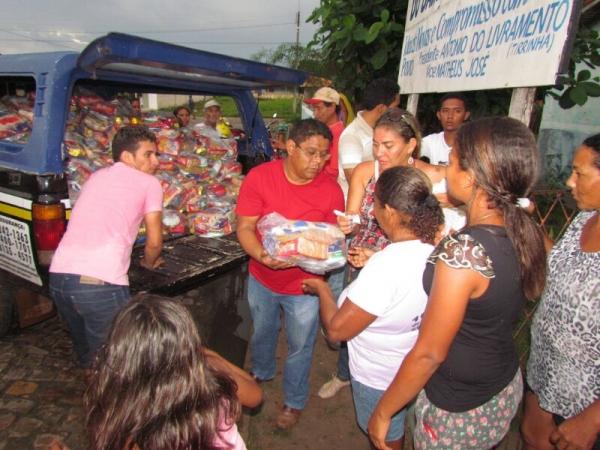 Prefeitura realiza entrega de cestas básicas - Imagem 2