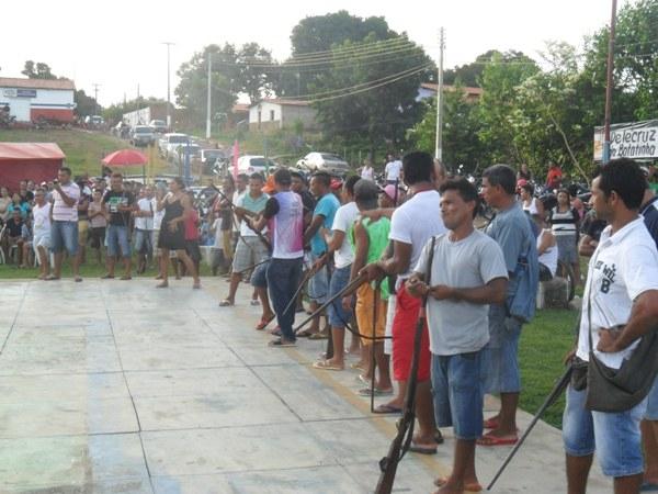 Veja como foi a malhação do Judas em Lagoinha  - Imagem 7