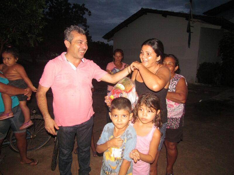 Prefeitura realiza entrega de cestas básicas