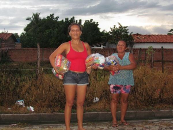 Prefeitura realiza entrega de cestas básicas - Imagem 16