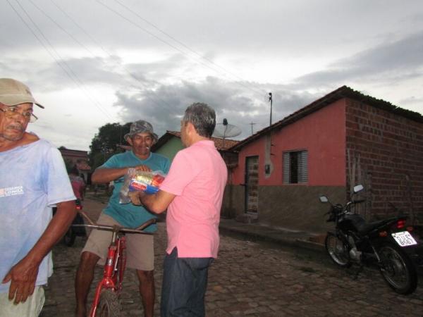Prefeitura realiza entrega de cestas básicas - Imagem 11