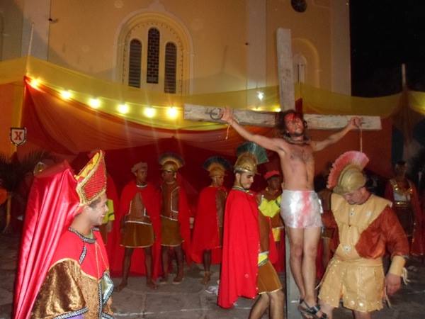 Encenação da Paixão de Cristo emociona milhares de pessoas em Valença