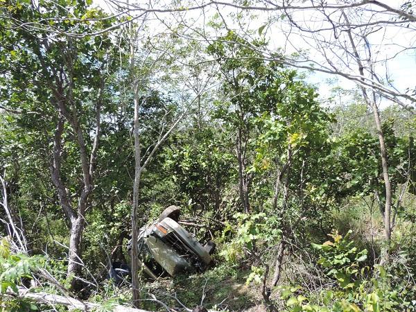 Acidente automobilístico deixa duas pessoas gravemente feridas