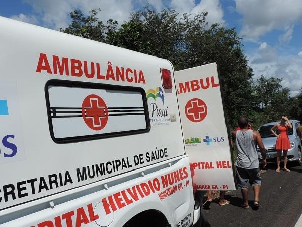 Acidente automobilístico deixa duas pessoas gravemente feridas - Imagem 5