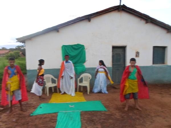 Alunos encenam Paixão de Cristo no Povoado Taboquinha  - Imagem 8