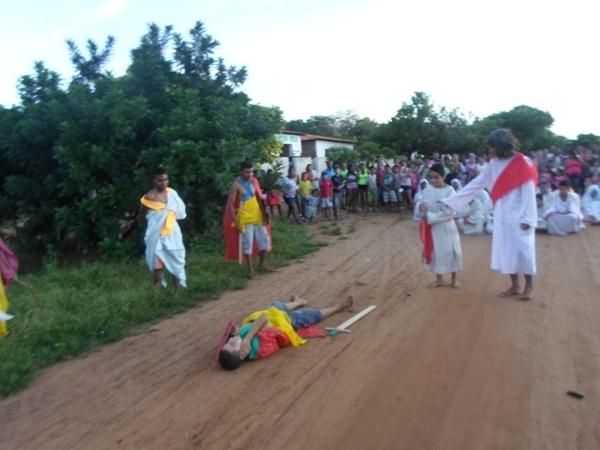Alunos encenam Paixão de Cristo no Povoado Taboquinha  - Imagem 14