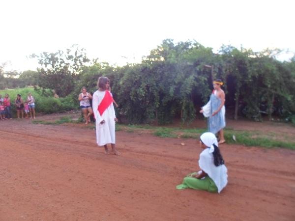 Alunos encenam Paixão de Cristo no Povoado Taboquinha  - Imagem 12