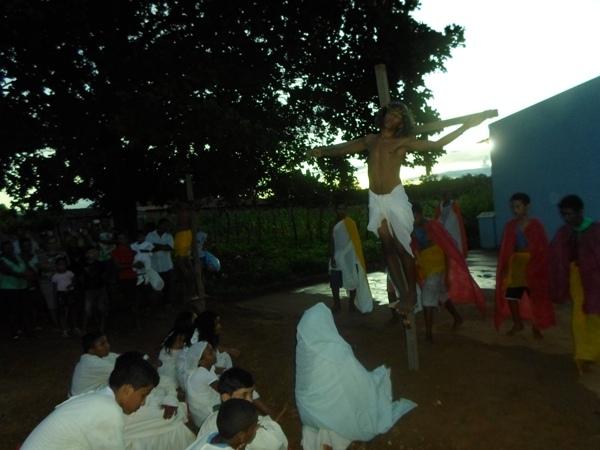 Alunos encenam Paixão de Cristo no Povoado Taboquinha  - Imagem 20