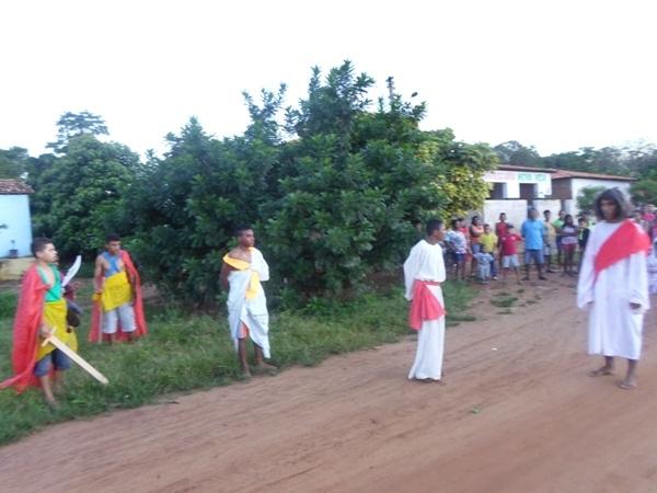 Alunos encenam Paixão de Cristo no Povoado Taboquinha  - Imagem 15