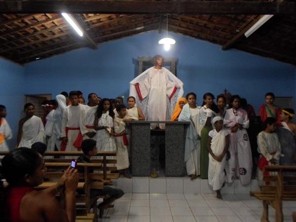 Alunos encenam Paixão de Cristo no Povoado Taboquinha  - Imagem 25