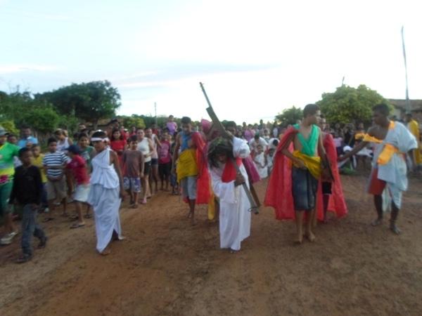 Alunos encenam Paixão de Cristo no Povoado Taboquinha  - Imagem 17