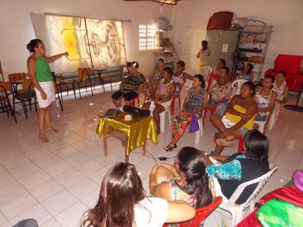 Assistência Social promove encontro com gestantes e distribui kits de enxoval  - Imagem 4