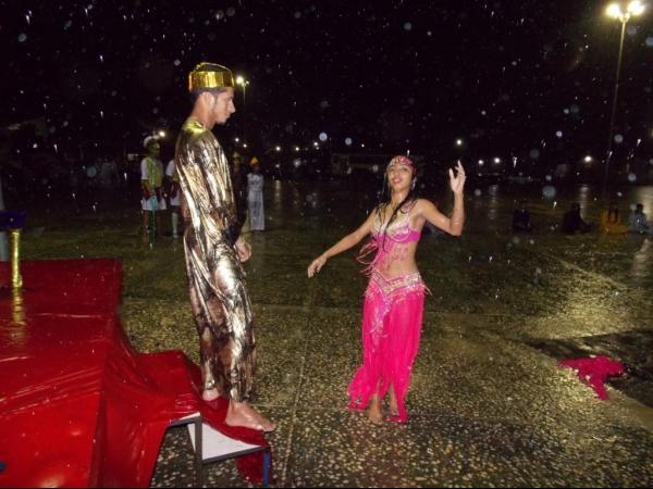 Jovens da Cia de Teatro Persona encenaram Paixão de Cristo em Praça Publica  - Imagem 10