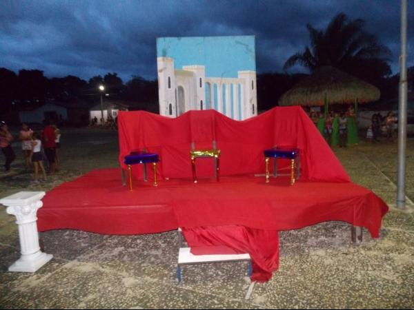 Jovens da Cia de Teatro Persona encenaram Paixão de Cristo em Praça Publica  - Imagem 2