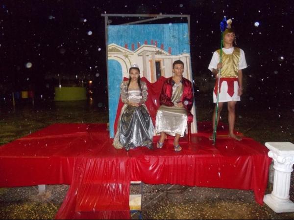 Jovens da Cia de Teatro Persona encenaram Paixão de Cristo em Praça Publica  - Imagem 6