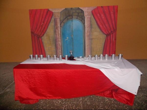 Jovens da Cia de Teatro Persona encenaram Paixão de Cristo em Praça Publica  - Imagem 1