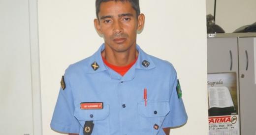 Homem se apresenta como falso policial no Quartel da PM e acaba preso.