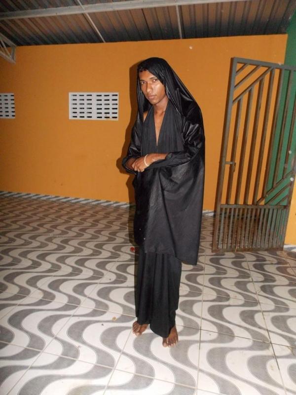 Jovens da Cia de Teatro Persona encenaram Paixão de Cristo em Praça Publica  - Imagem 9