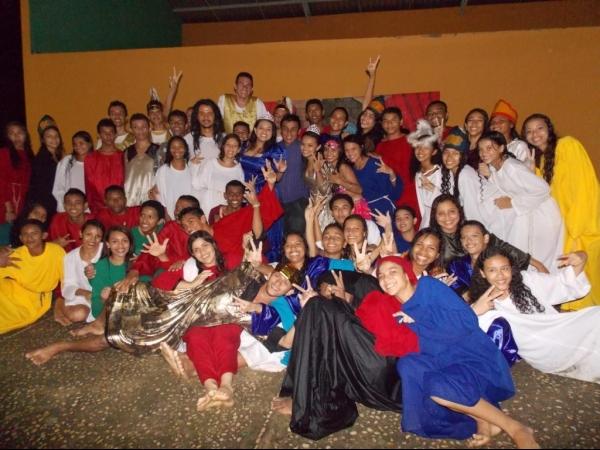 Jovens da Cia de Teatro Persona encenaram Paixão de Cristo em Praça Publica  - Imagem 38