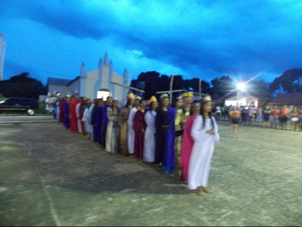 Jovens da Cia de Teatro Persona encenaram Paixão de Cristo em Praça Publica  - Imagem 4