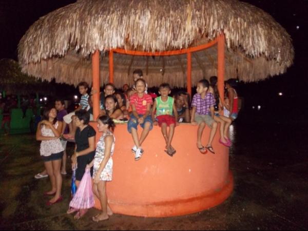 Jovens da Cia de Teatro Persona encenaram Paixão de Cristo em Praça Publica  - Imagem 40