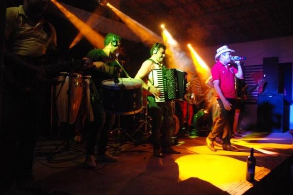 Clube do Dodó ficou pequeno para o Show da Banda Catuaba com Amendoim  - Imagem 18