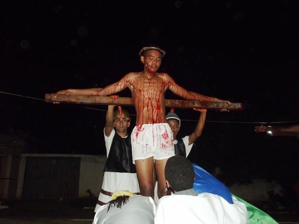 Estudantes do programa PROJOVEM de São João da Varjota incenam a Paixão de Cristo