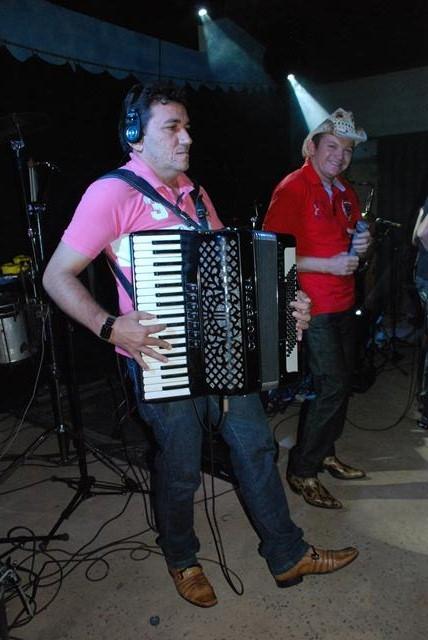 Clube do Dodó ficou pequeno para o Show da Banda Catuaba com Amendoim  - Imagem 11