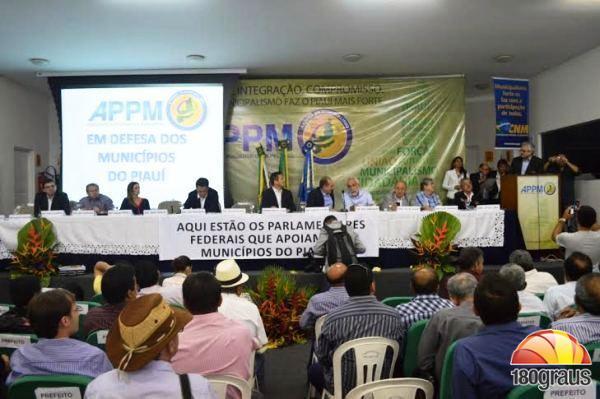 Prefeito de Simplício Mendes representa cidade em paralisação na APPM.