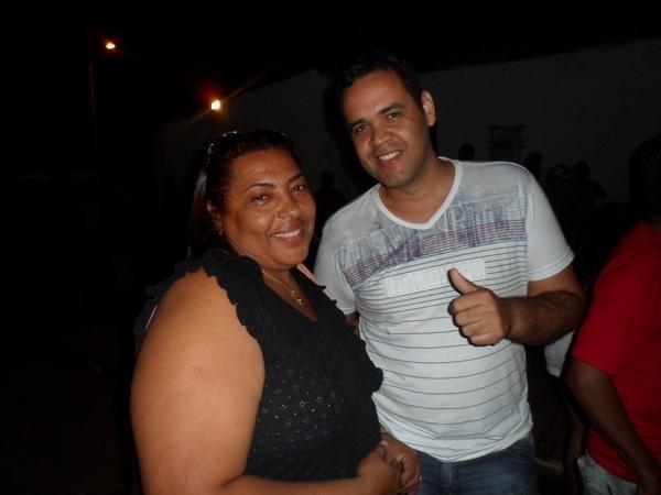 Prefeito Walfredo Filho participa da festa de malhação de Judas no Bairro Novo Horizonte - Imagem 14