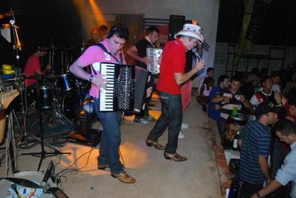 Clube do Dodó ficou pequeno para o Show da Banda Catuaba com Amendoim  - Imagem 9