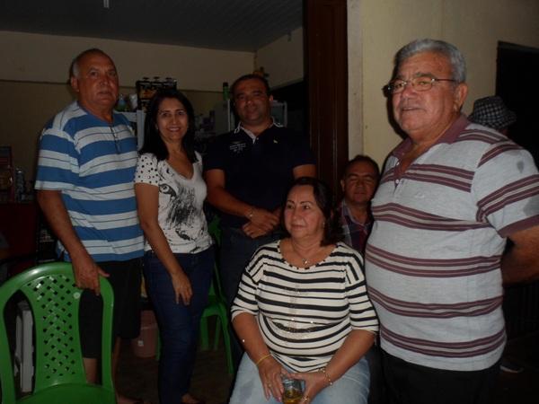 Prefeito Walfredo Filho participa da festa de malhação de Judas no Bairro Novo Horizonte