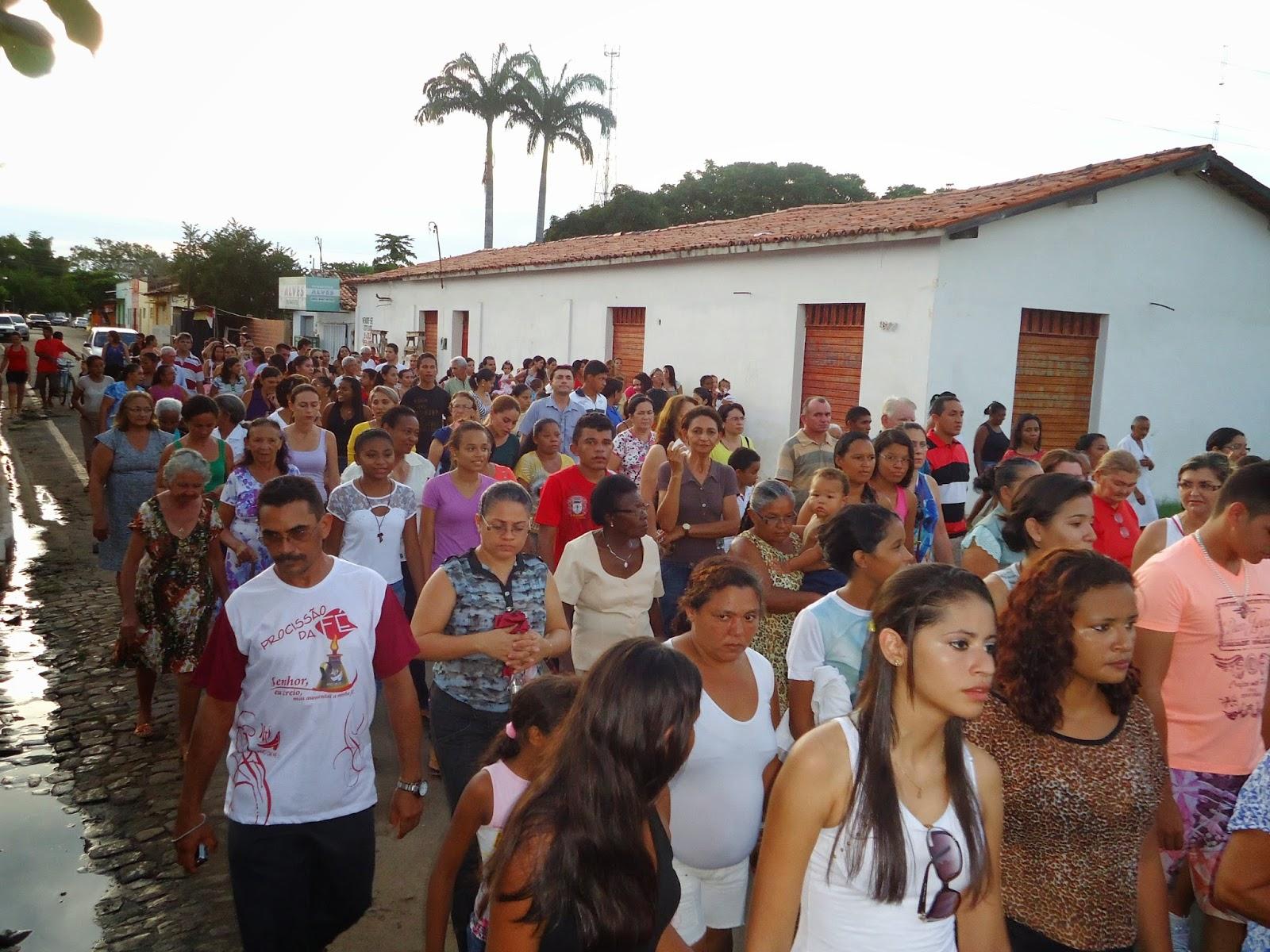 Católicos acompanham a Via sacra em Angical