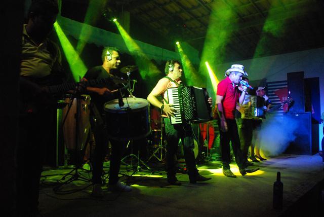 Clube do Dodó ficou pequeno para o Show da Banda Catuaba com Amendoim 