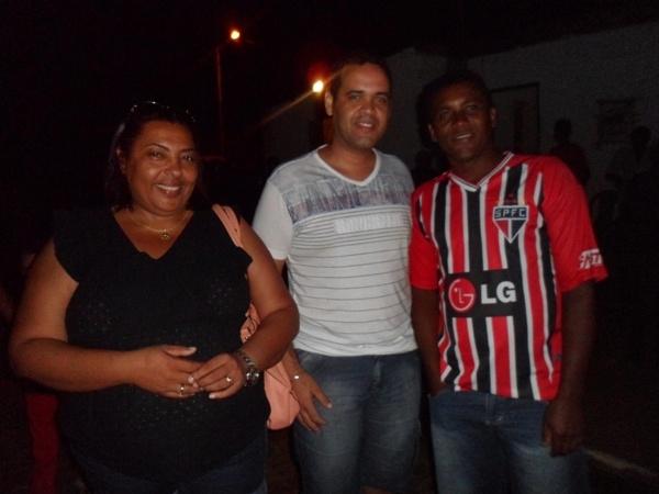 Prefeito Walfredo Filho participa da festa de malhação de Judas no Bairro Novo Horizonte - Imagem 4