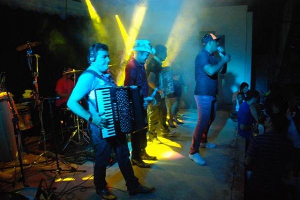 Clube do Dodó ficou pequeno para o Show da Banda Catuaba com Amendoim  - Imagem 14