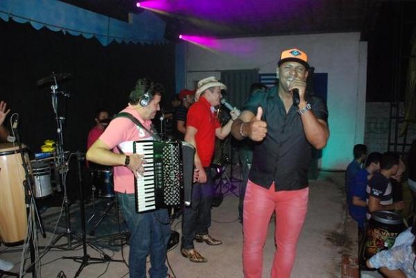 Clube do Dodó ficou pequeno para o Show da Banda Catuaba com Amendoim  - Imagem 5